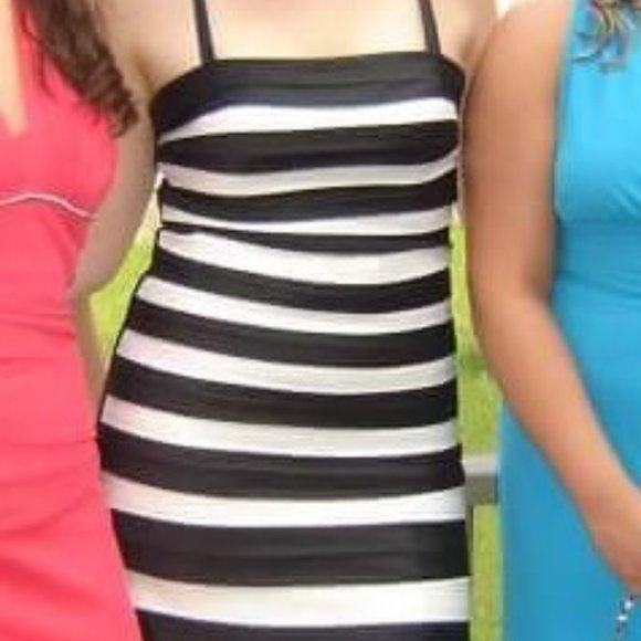 Black and white mini dress with thin straps - Picture 5 of 5